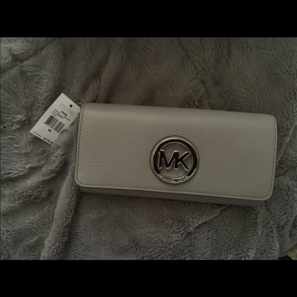 Auth Michael Kors grey leather tote & matching wallet. Orig. over $600 + tax - Picture 3 of 4